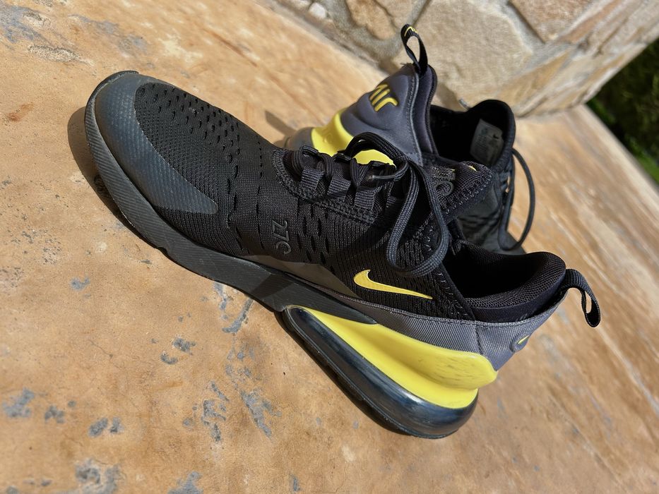 Nike Air Max 270.