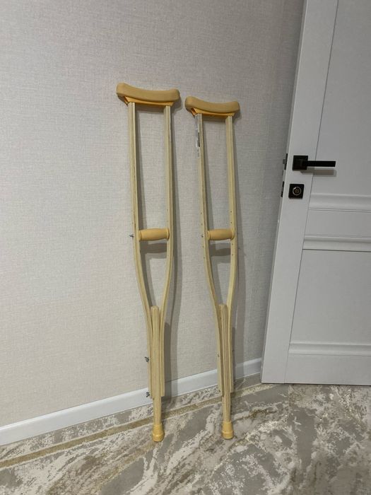 Продам костыль новый