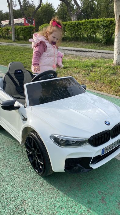 mașină electrică bmw m5