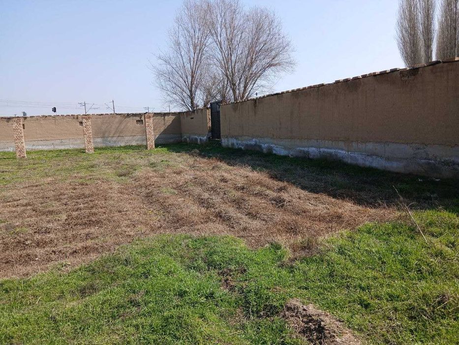 16 sotix yer sotiladi