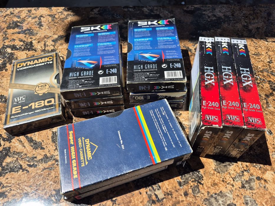 Vând Lot 12 casete video VHS originale HGX ,SK 180-240de minute colectie de filme diferite genuri
