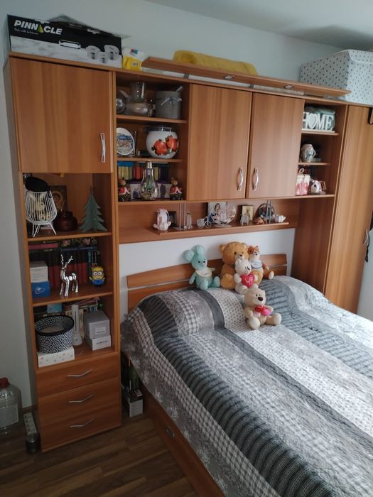 Vând cadru cu șifonier lems, culoare cireș.