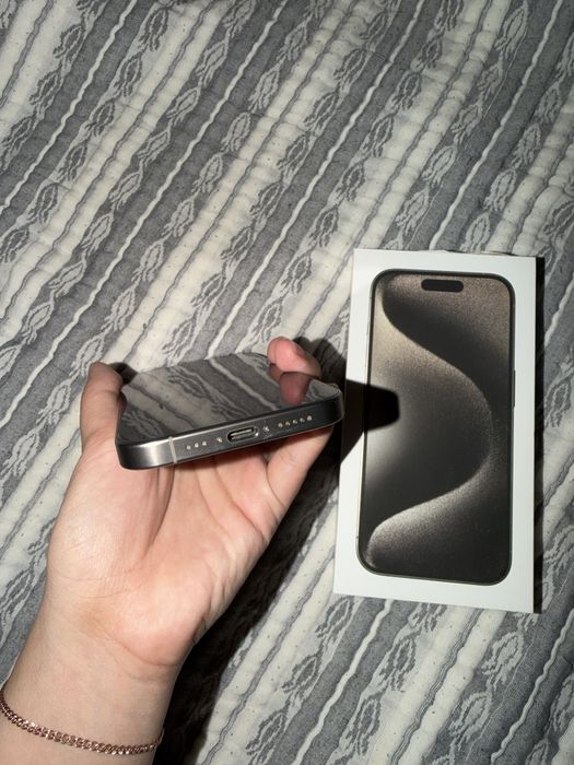 Продам IPhone 15pro серый