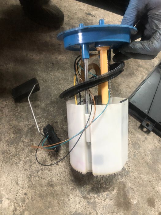 помпа в резервоара голф 5 1.6 fsi