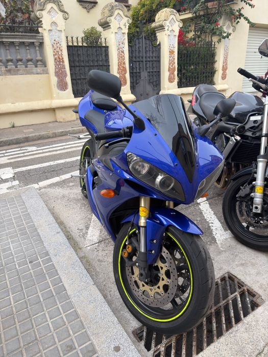 Черна слюда за Yamaha R1 2002-2003 година