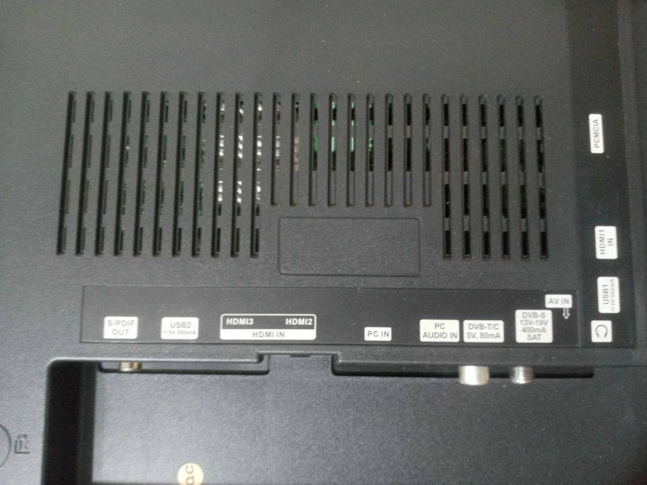 40" FullHD 1920x1080 телевизор черного цвета Yasin LED-40E59TS