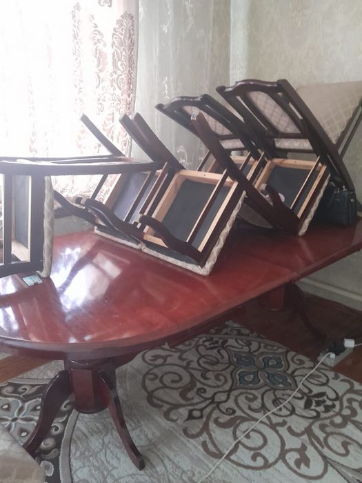 Стол со стульями
