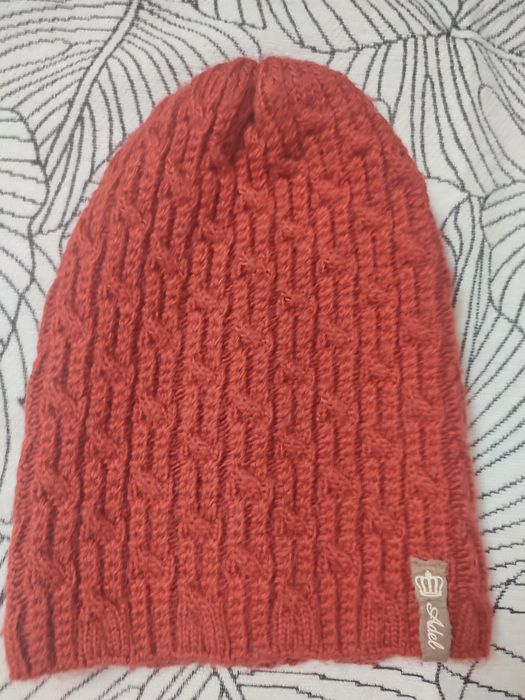 продам весеннии шапки