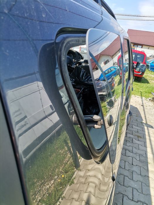 Geam stângă .  dreapta spate mcv 7 locuri