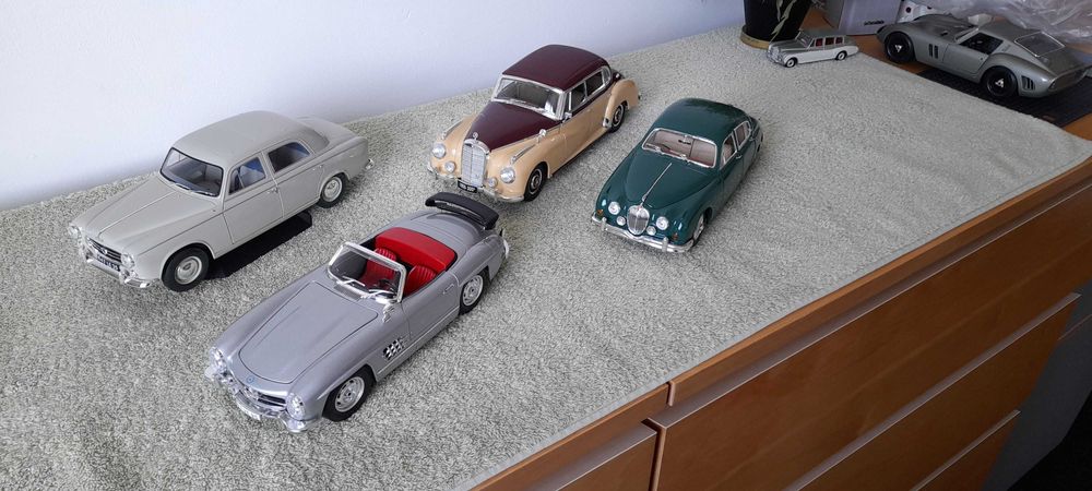 vand machete diferite 1/18 - producatori diferiti