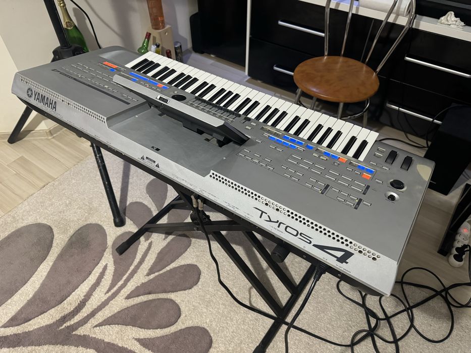 Orga Yamaha tyros 4