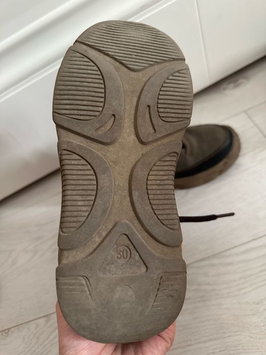 Продам обувь в хоршем состоняии