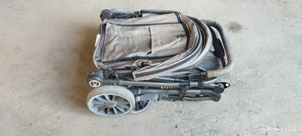 Kolyaska  sotiladi 250000