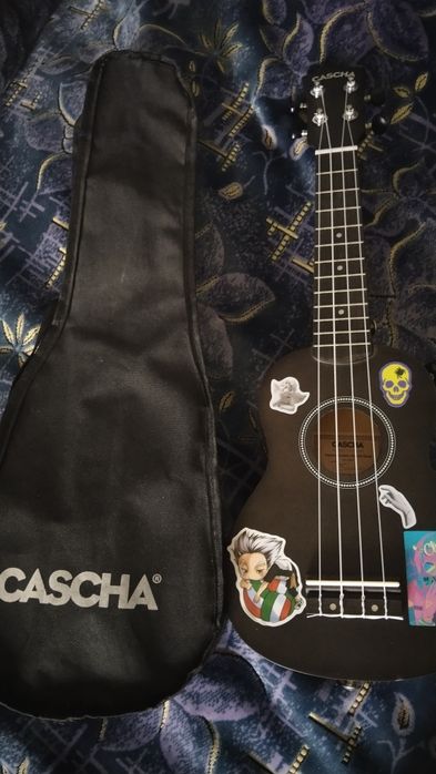 Чёрная укулеле Cascha
