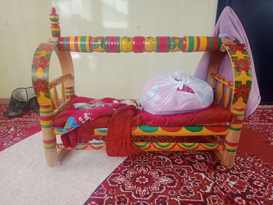 Бесык сатамын. Продам колыбельную люльку.