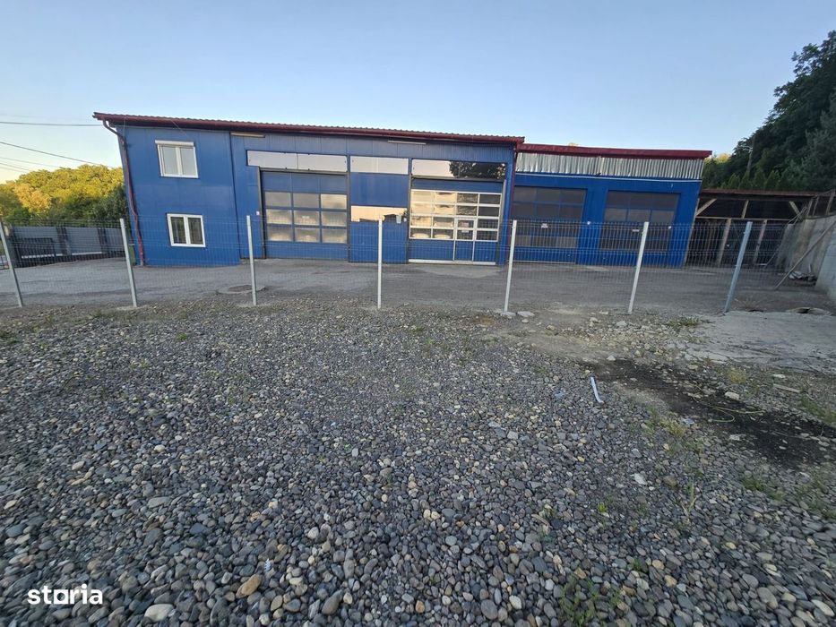 Spatiu comercial 360 mp, teren 1000 mp.4 boxe cu elevator