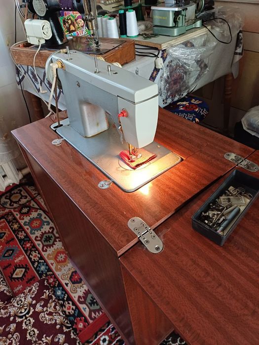 Padolsk 242 tikuv mashinasi