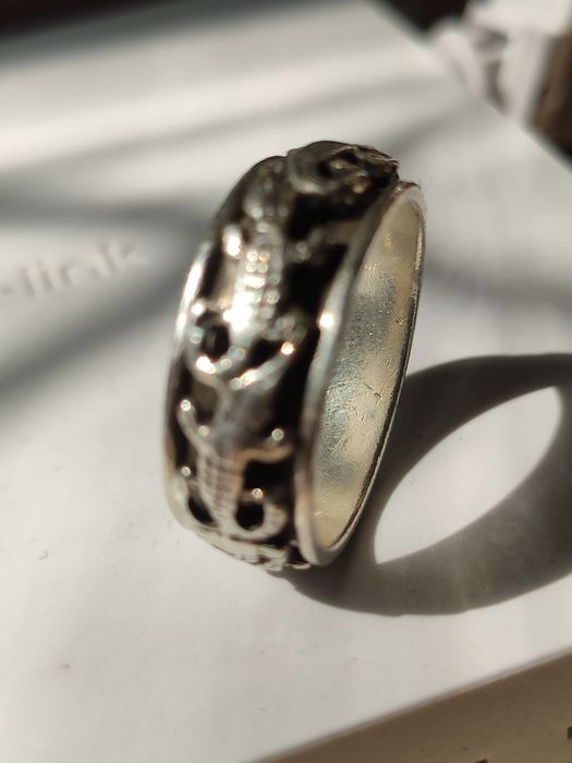 Серебряное кольцо