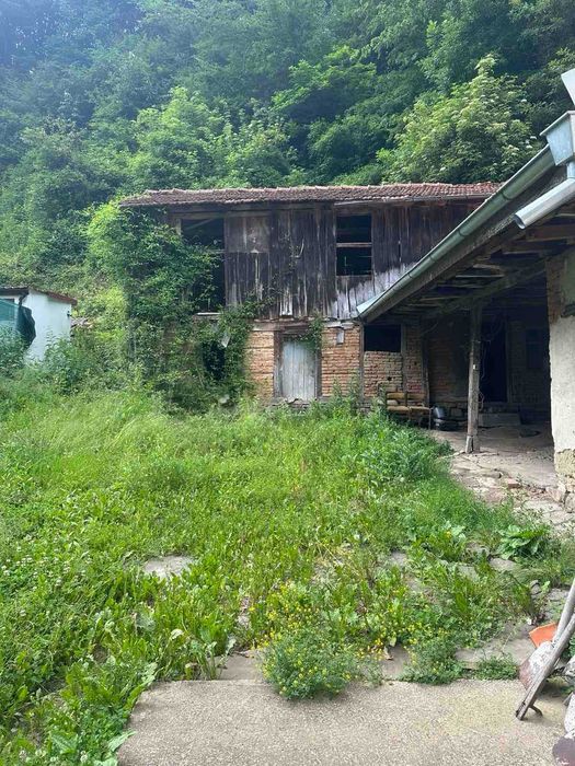 Къща/Вила в кв. Зеленика, с. Бели Осъм, гр. Троян