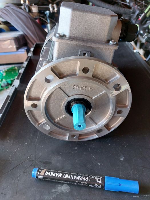 Vând motor trifazic