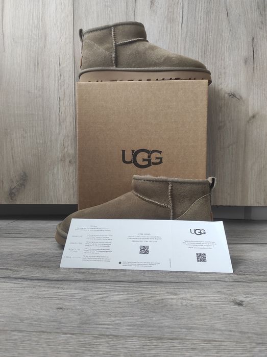 Vând UGG marimea 38