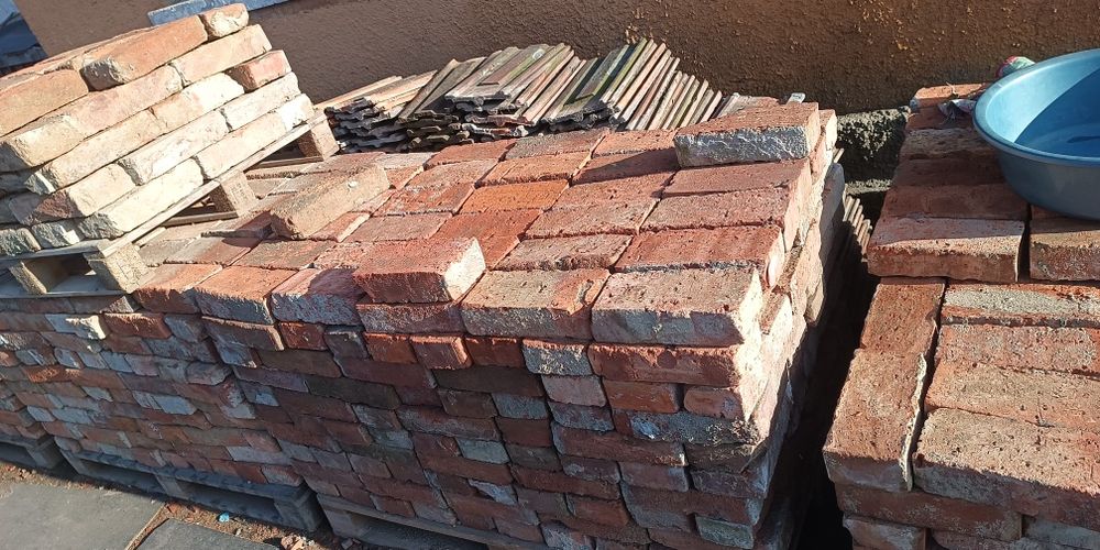 Vând cărămidă vechie