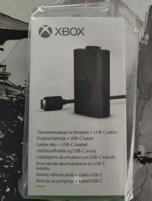 Продавам Microsoft Xbox Rechargeable Battery + USB-C Cable