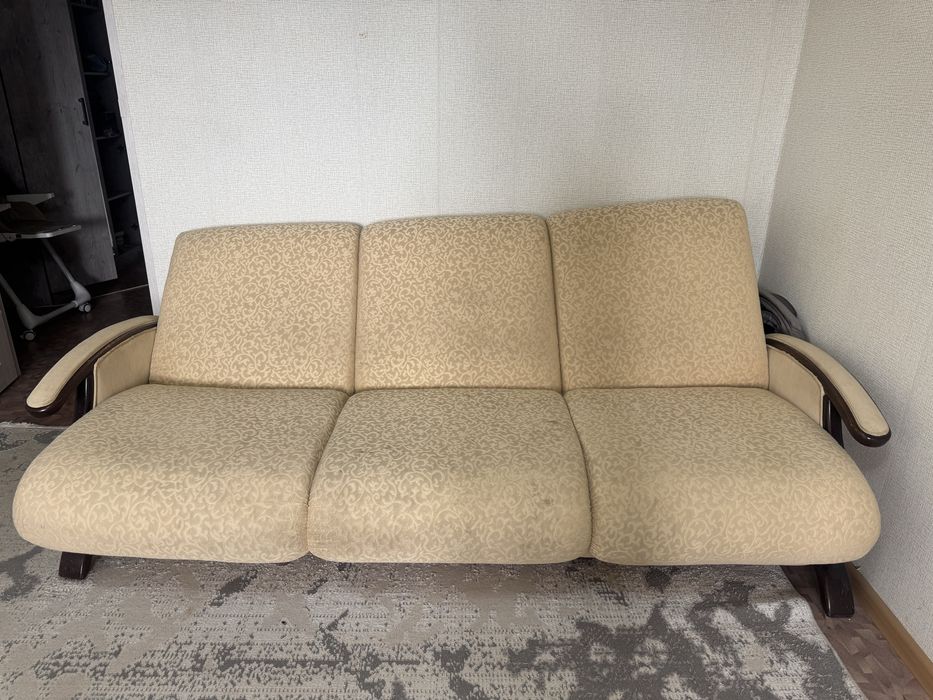 Диван просторный