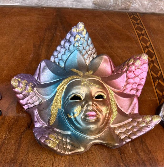 Deosebite masti venetiene-ceramica pictata manual-Italia