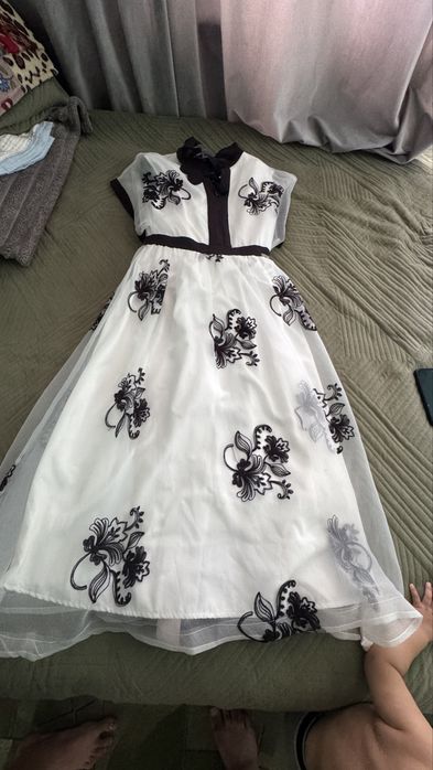 Продам платье и зимние куртки