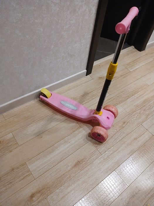 Продам самокат доя девочки