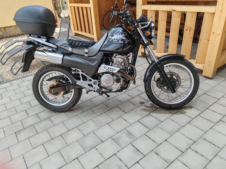 Motocicleta honda slr