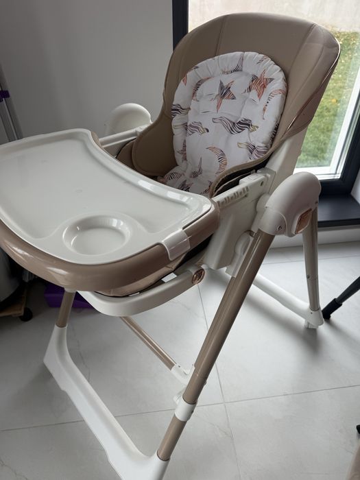 Scaun de masa bebe diversificare