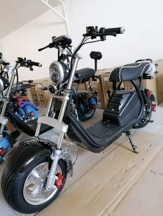 Scuter electric nou Metropolitan