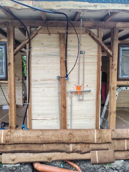 Изработка на дървени къщи бунгала, навеси.