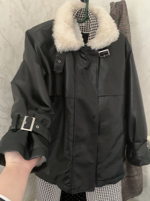 Новый кожный куртка.