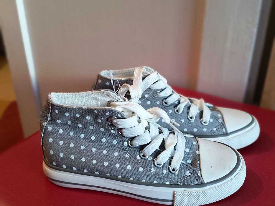 Детски кецове нови 32 номер