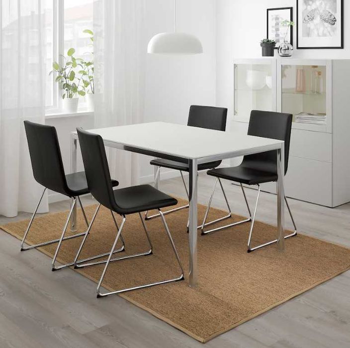 Трапезарна маса с плот от бял гланц