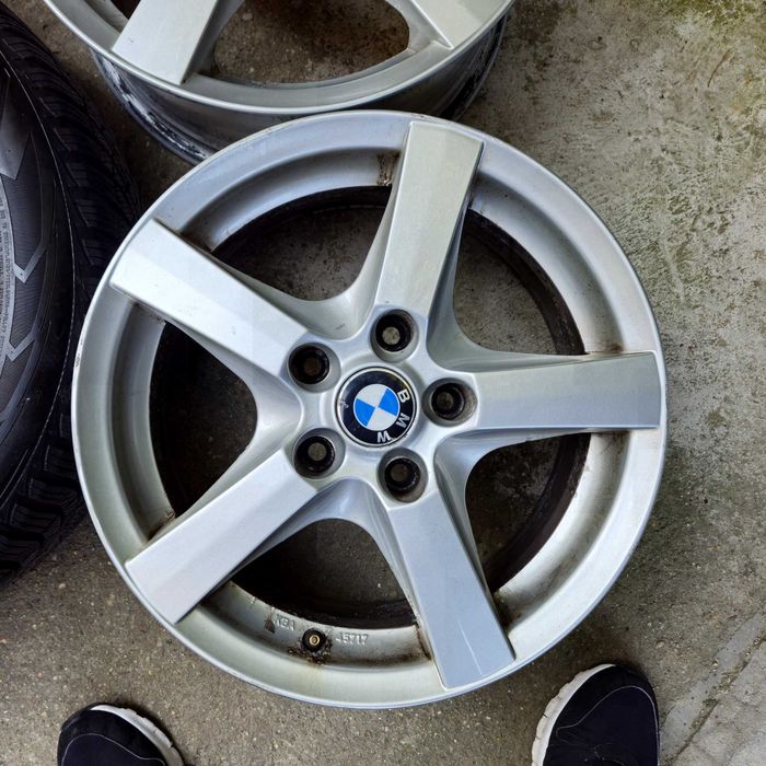 BMW Е87 4-ри джанти с две зимни гуми 205/55R16