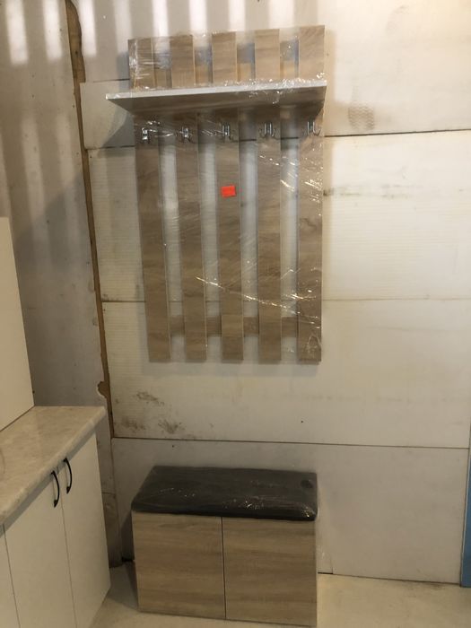 Продам новые вешалки с обувной