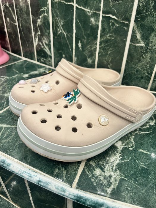 Vand 2 perechi de crocs