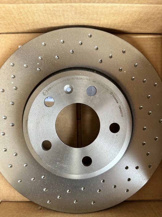 Vând discuri fața + spate + placuțe brembo