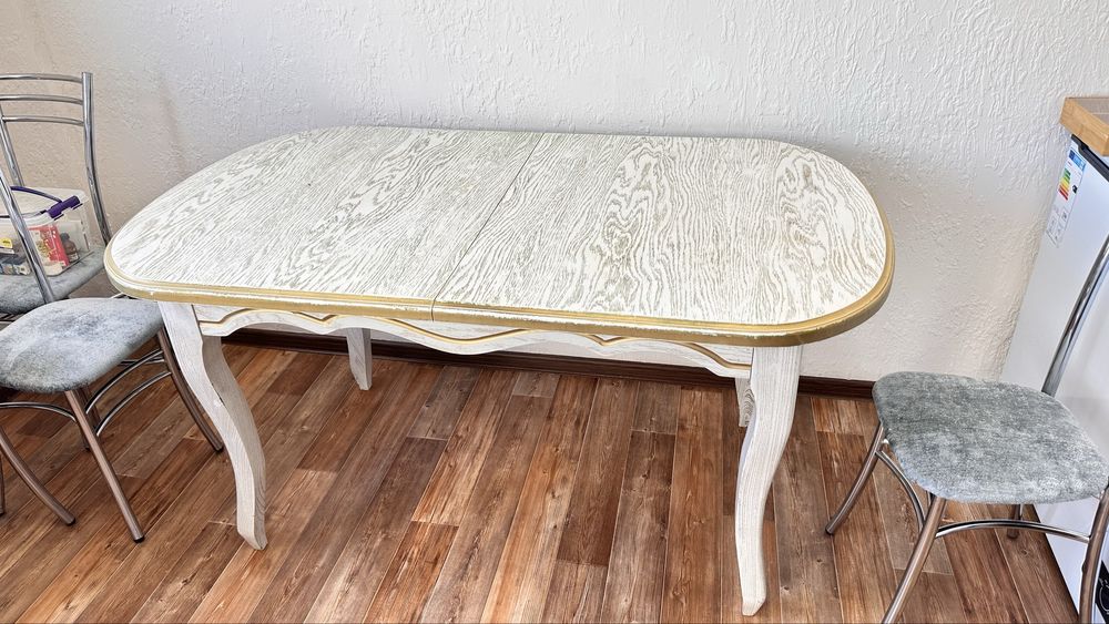 Кухонный стол размер 1.50