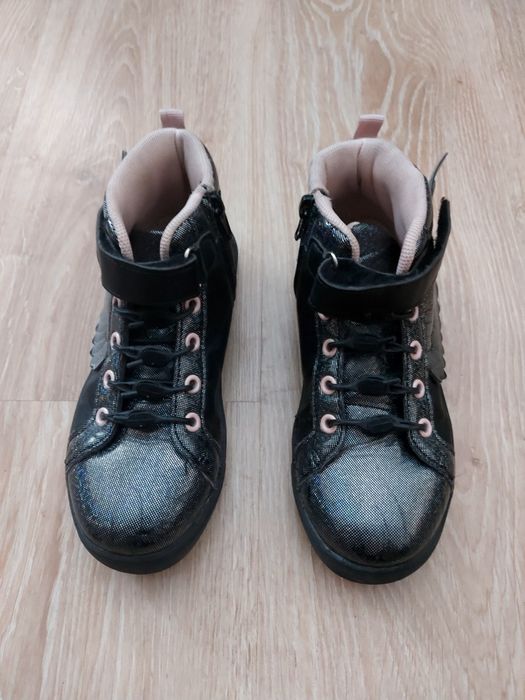 Боти за момиче размер 32