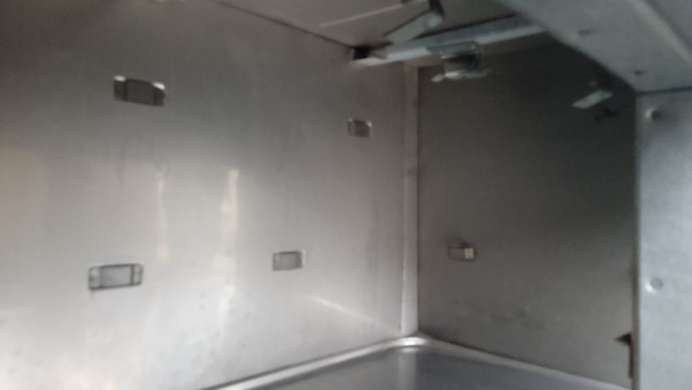 sovutgichli ish stoli sotiladi.