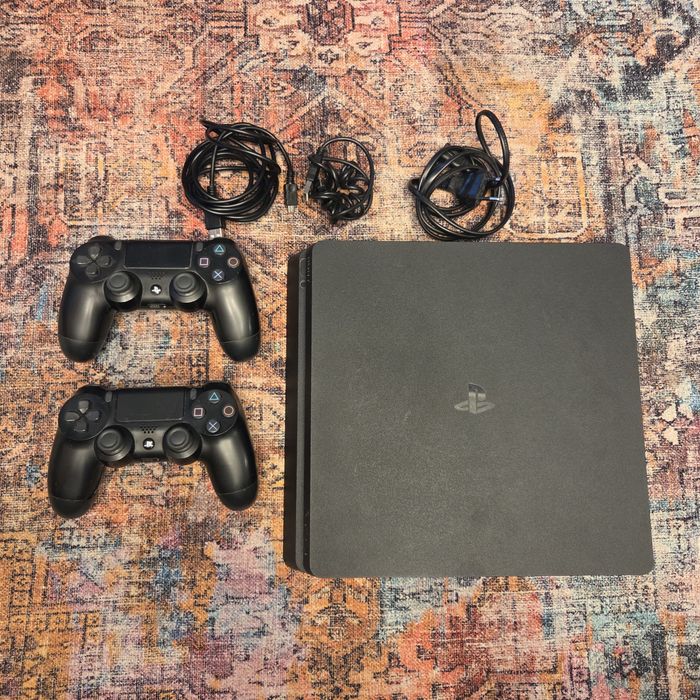 Vând  PS 4 Slim 500GB