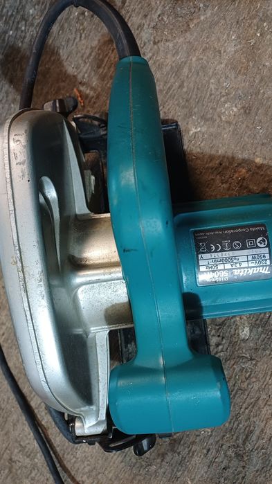 Fierăstrău circular Makita