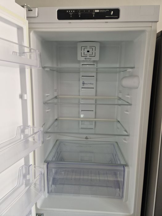 Хладилник с фризер Whirlpool A++ No Frost