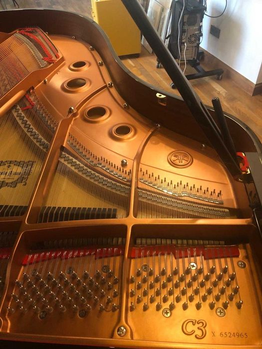 Vand pian Yamaha (practic nou) la un pret mai mic decat in magazin