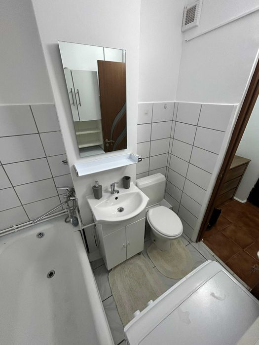 Inchiriez Garsoniera Tractorul etaj 1